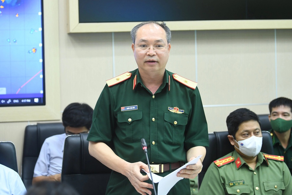 Ứng phó với áp thấp, huy động 5 trực thăng kêu gọi ngư dân vào nơi an toàn - 3 Ứng phó với áp thấp, huy động 5 trực thăng kêu gọi ngư dân vào nơi an toàn - 3
