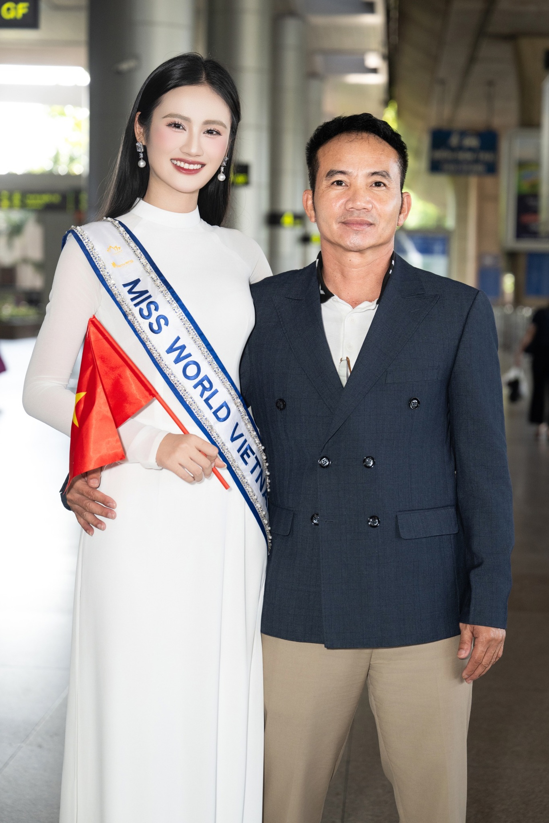 Hoa hậu Ý Nhi: Tôi vẫn có hậu phương vững chắc - 4 Hoa hậu Ý Nhi: Tôi vẫn có hậu phương vững chắc - 4
