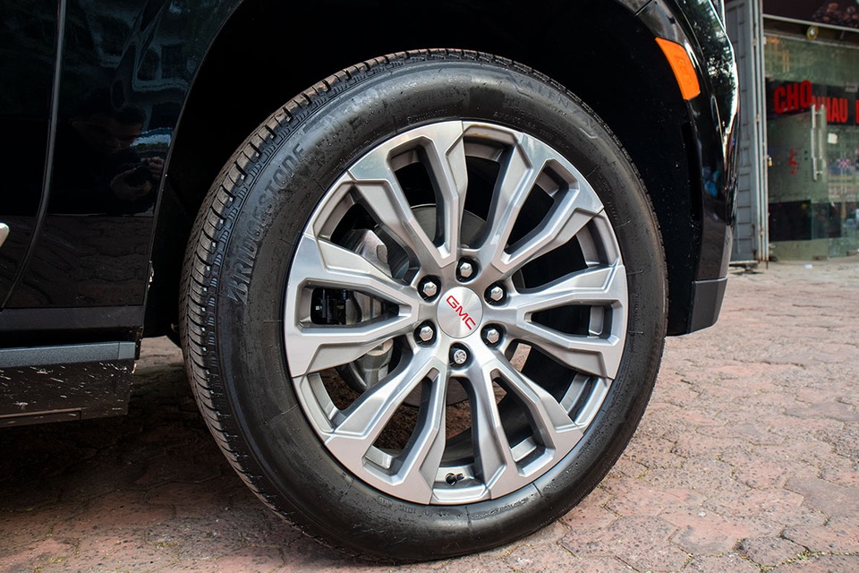 Khủng long GMC Yukon Denali 2021 về Việt Nam có gì với giá hơn 9 tỷ đồng - 5 Khủng long GMC Yukon Denali 2021 về Việt Nam có gì với giá hơn 9 tỷ đồng - 5