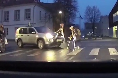 Quên kéo phanh tay - Hiểm hoạ khó lường