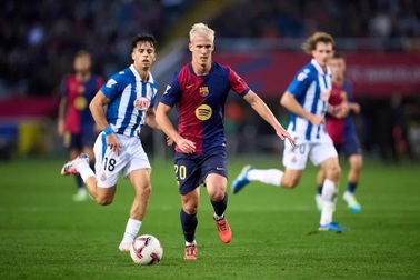 Barcelona hơn Real Madrid 9 điểm trong cuộc đua vô địch La Liga