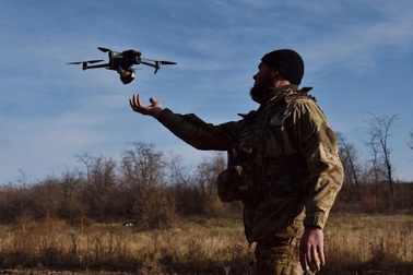 Nỗi ám ảnh khiến lính Ukraine "hạ nhầm còn hơn bỏ sót" UAV của phe mình