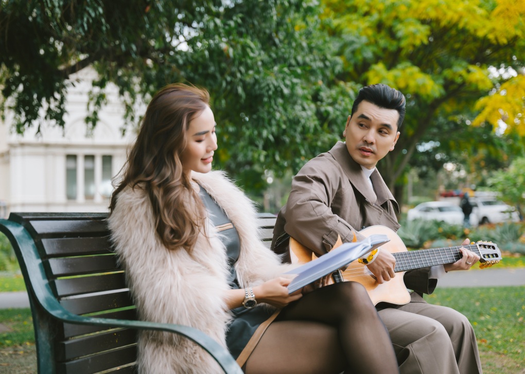 Ưng Hoàng Phúc - Kim Cương gặp sự cố xe giữa thời tiết lạnh ở Australia - 1 Ưng Hoàng Phúc - Kim Cương gặp sự cố xe giữa thời tiết lạnh ở Australia - 1
