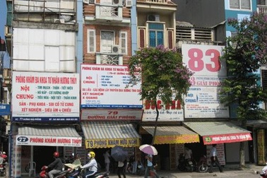 "Chết đứng” vì phí cắt cổ ở phòng khám tư nhân