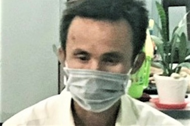 Tạm giữ người đàn ông ra đường không lý do, hành hung cán bộ kiểm dịch