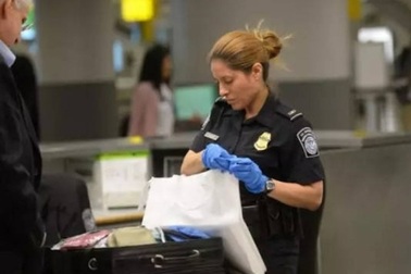 Du học sinh Trung Quốc bị từ chối nhập cảnh vào Mỹ vì mang theo... áo chống đạn