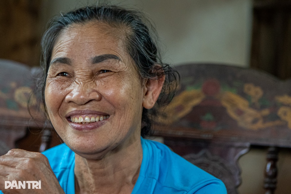 Căn nhà đơn sơ, ngập huy chương của người phi thường - Nguyễn Thị Oanh - 1 Căn nhà đơn sơ, ngập huy chương của người phi thường - Nguyễn Thị Oanh - 1