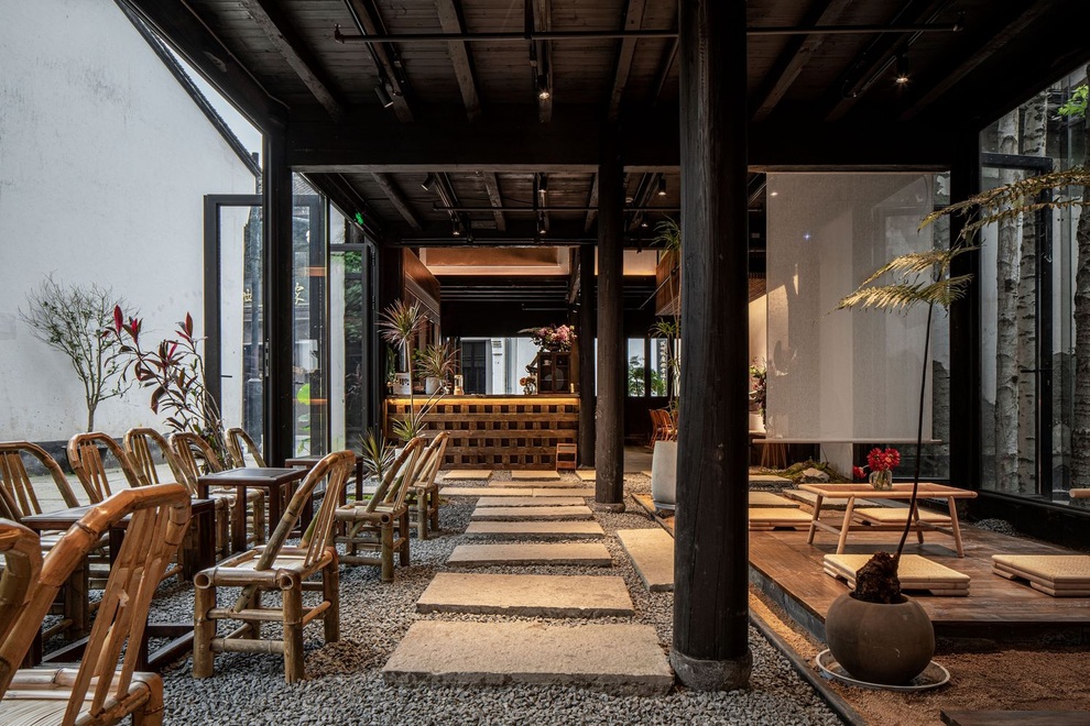 Quán cà phê phong cách hoài cổ, có vườn cây chọc trời đẹp lạ - 4 Quán cà phê phong cách hoài cổ, có vườn cây chọc trời đẹp lạ - 4