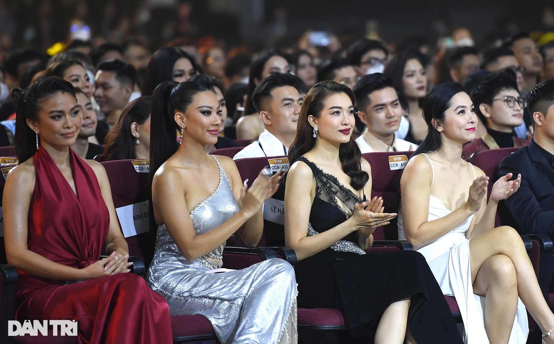 Ngắm top 41 thí sinh Hoa hậu Hoàn vũ Việt Nam lúc kín đáo, khi hở bạo - 1 Ngắm top 41 thí sinh Hoa hậu Hoàn vũ Việt Nam lúc kín đáo, khi hở bạo - 1