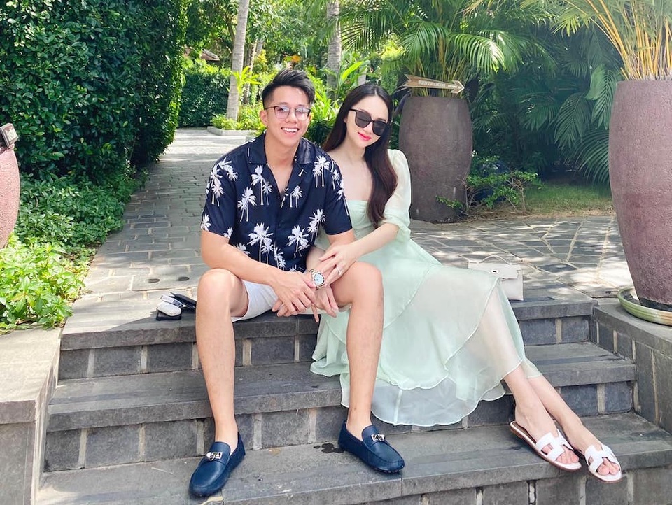 Bích Phương nhuộm tóc xanh, khoe đường cong nuột nà - 9 Bích Phương nhuộm tóc xanh, khoe đường cong nuột nà - 9