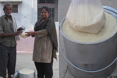 Thử thách xô gạo "ăn theo" màn dội nước đá gây sốt ở Ấn Độ