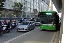 Hà Nội làm dải phân cách cứng phục vụ buýt nhanh BRT