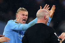 Trọng tài ra quyết định khó hiểu phút cuối, Guardiola và Haaland nổi điên
