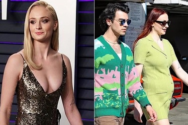 Người đẹp phim "Trò chơi vương quyền" bất ngờ lộ bụng "lùm lùm"