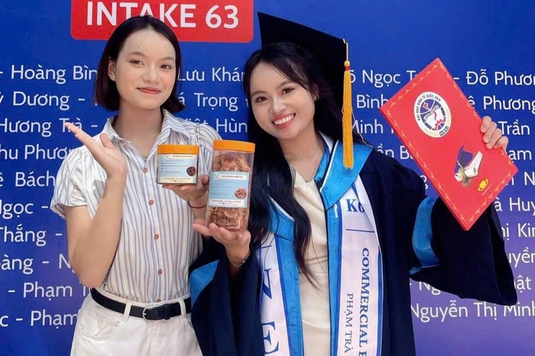 Hai chị em "giải cứu nghề biển" của bố mẹ, thu vài chục triệu mỗi ngày