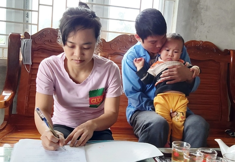 Bạn đọc tiếp tục giúp đỡ người vợ nghèo tính bán nhà chạy thận cho chồng - 2 Bạn đọc tiếp tục giúp đỡ người vợ nghèo tính bán nhà chạy thận cho chồng - 2