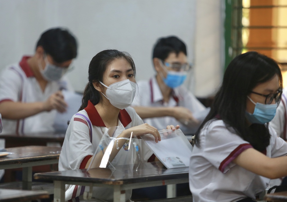 TPHCM: Thắt chặt an ninh trong ngày đầu thi tốt nghiệp THPT - 1 TPHCM: Thắt chặt an ninh trong ngày đầu thi tốt nghiệp THPT - 1