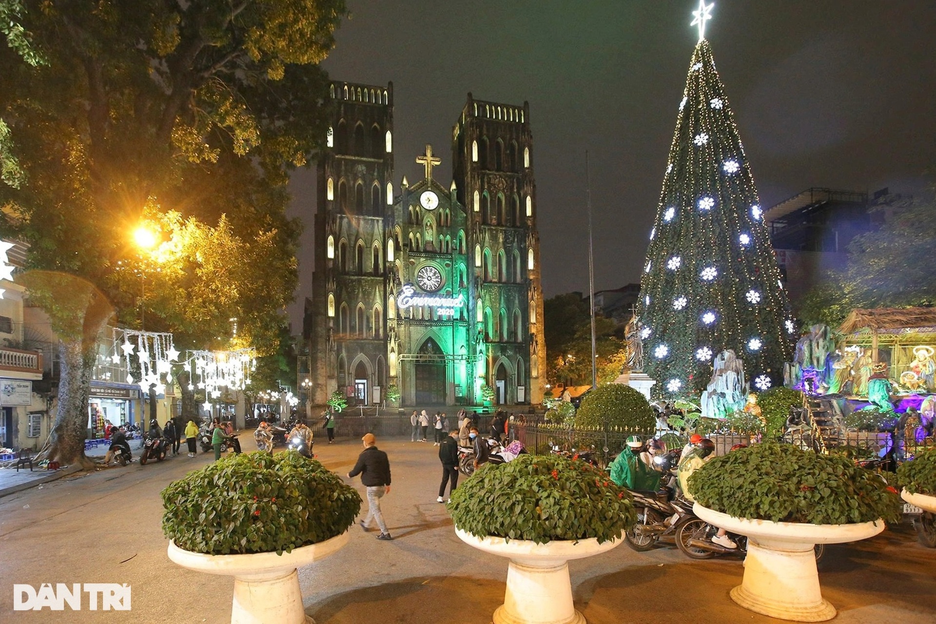 So sánh hình ảnh Nhà Thờ Lớn Hà Nội trước và sau khi trùng tu sửa chữa - 23