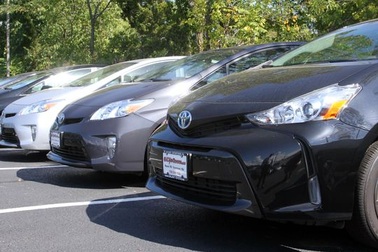 Giá xăng giảm - Mối đe doạ của xe hybrid