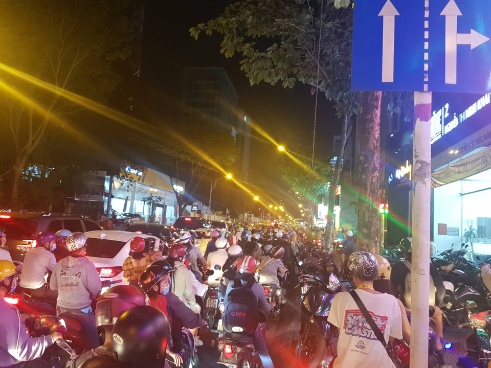 Biển người hân hoan chào năm mới 2020 - 62 Biển người hân hoan chào năm mới 2020 - 62