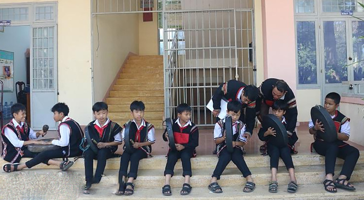 Lớp học đánh chiêng.jpg