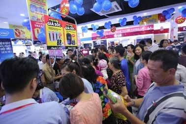 Tháng khuyến mại, liên tiếp khai trương mở rộng siêu thị điện máy