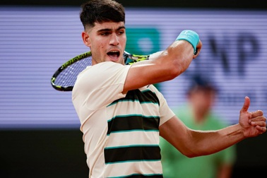 Alcaraz "phục thù" Marozsan, tiến bước tại Roland Garros