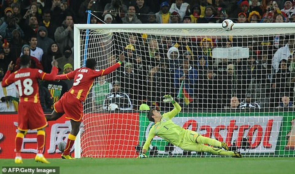 Asamoah Gyan bị ám ảnh suốt đời vì đá hỏng phạt đền ở World Cup 2010 - 2 Asamoah Gyan bị ám ảnh suốt đời vì đá hỏng phạt đền ở World Cup 2010 - 2