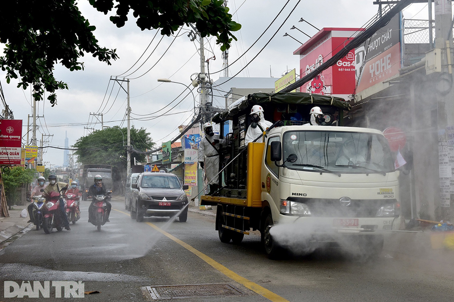 Xe đặc chủng phun khử khuẩn diện rộng toàn TPHCM - 18 Xe đặc chủng phun khử khuẩn diện rộng toàn TPHCM - 18