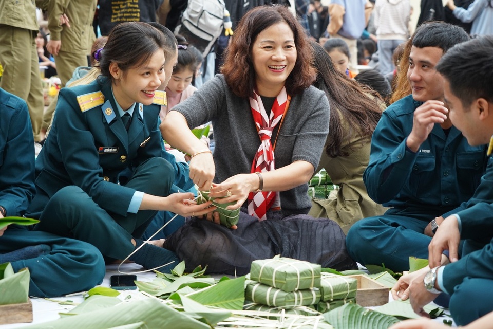 Trường ĐH Đại Nam tổ chức chương trình Tấm bánh nghĩa tình lần thứ 10 - 3 Trường ĐH Đại Nam tổ chức chương trình Tấm bánh nghĩa tình lần thứ 10 - 3