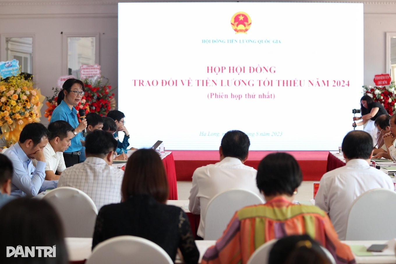 Bersedia untuk merundingkan gaji minimum serantau: Adakah terdapat masa untuk meningkatkan gaji pada awal 2024? - 1 Chuẩn bị thương lượng lương tối thiểu vùng: Có kịp tăng lương đầu năm 2024? - 1