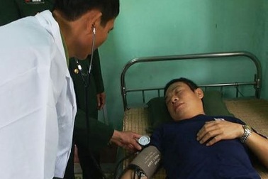 Tặng bằng khen cho ngư dân cứu người Trung Quốc gặp nạn