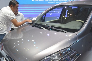 Cuộc chiến giảm giá ô tô và sự kỳ vọng của người tiêu dùng Việt