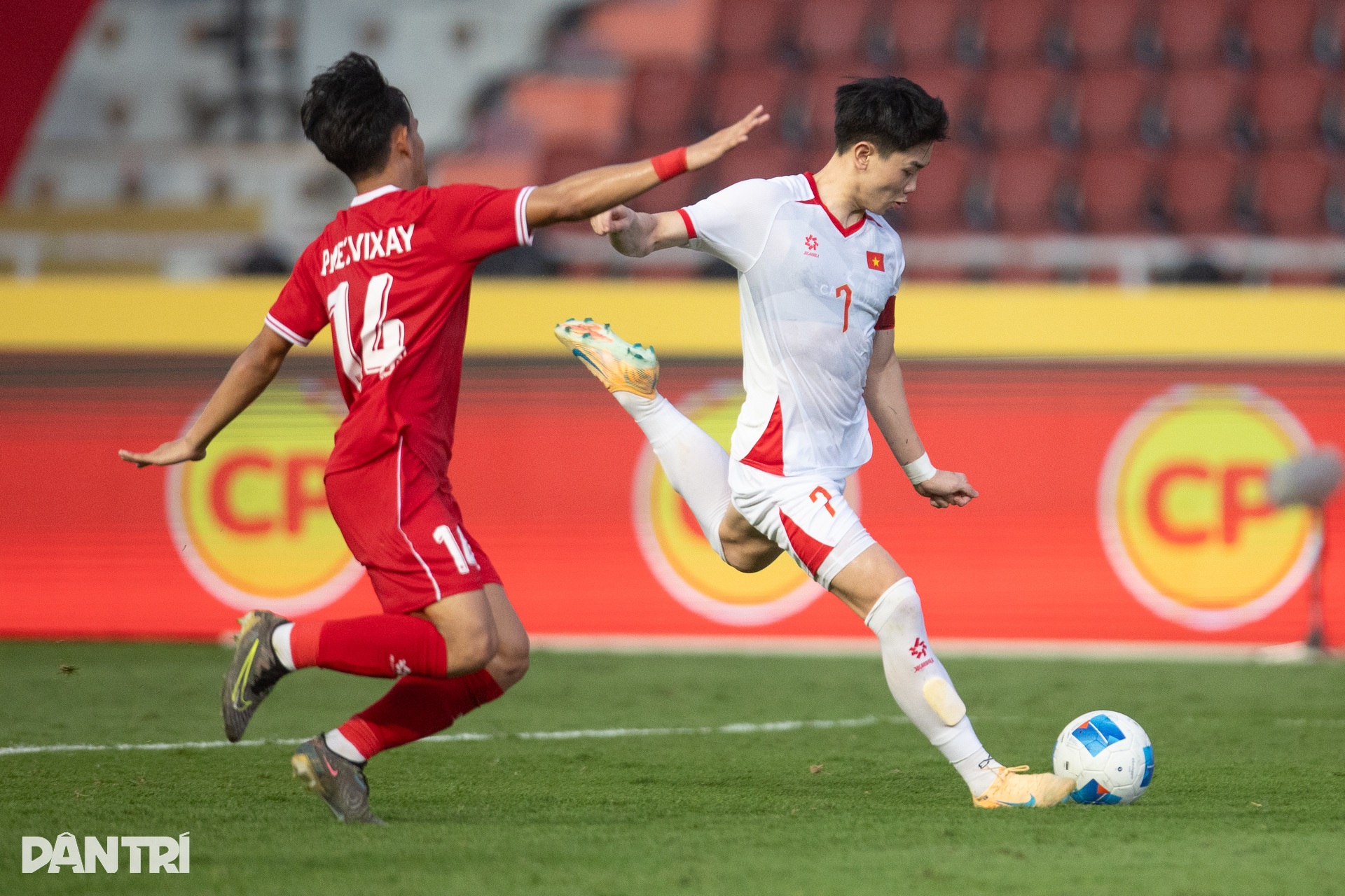 Ögonblicket då Dinh Bac strålade och hjälpte U22 Vietnam att slå U22 Laos - 4
