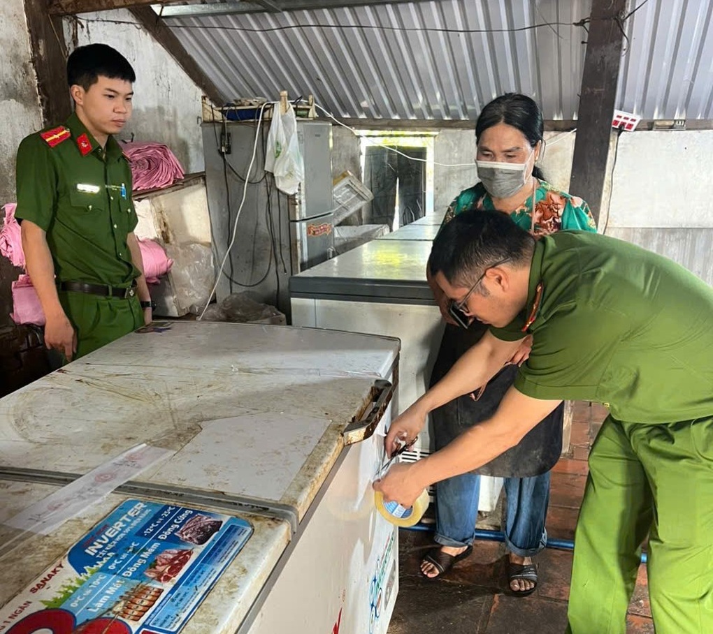 Phát hiện cơ sở thu gom gần 800kg thịt nhiễm dịch tả lợn châu Phi - 2 Phát hiện cơ sở thu gom gần 800kg thịt nhiễm dịch tả lợn châu Phi - 2