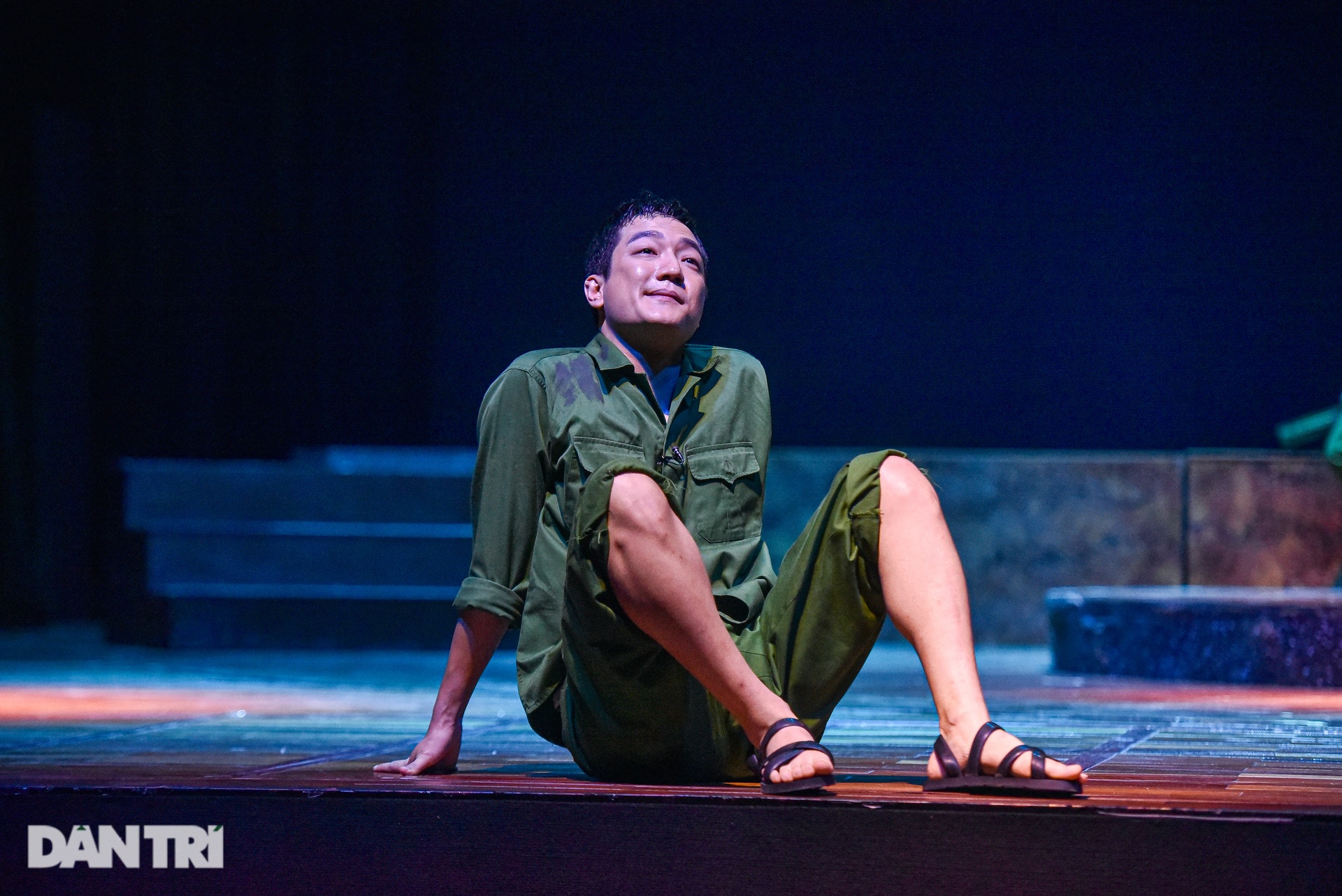 Một ngày chạy show từ 4h30 sáng của diễn viên Chí Nhân - 13 Một ngày chạy show từ 4h30 sáng của diễn viên Chí Nhân - 13