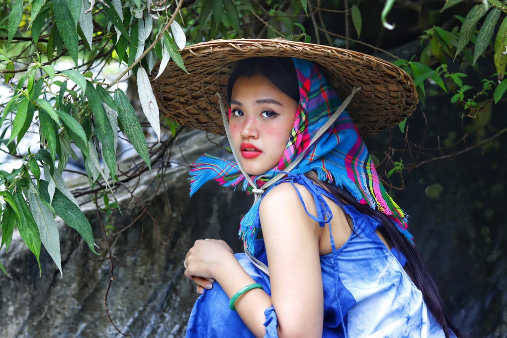 Sinh viên thời trang Hà Nội giúp bạn trẻ Sapa đổi mới sản phẩm truyền thống - 6 Sinh viên thời trang Hà Nội giúp bạn trẻ Sapa đổi mới sản phẩm truyền thống - 6