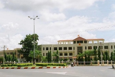 Bất thường "một số người trúng đấu giá từ hàng chục tới hàng trăm lô đất"