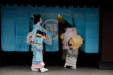 Nghề geisha ở Tokyo mai một vì Covid-19