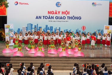 Ngày hội an toàn giao thông trong trường học - An toàn cho tôi, cho bạn và cho tất cả chúng ta