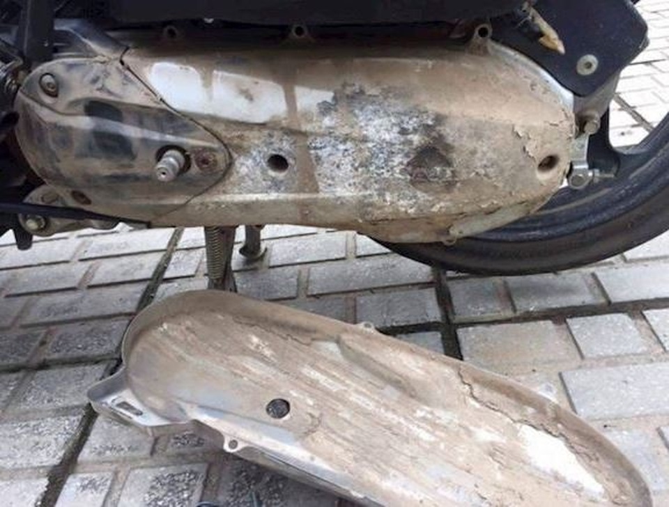 Ốp lốc máy - phụ kiện khiến chủ xe tiền mất, tật mang - 1 Ốp lốc máy - phụ kiện khiến chủ xe tiền mất, tật mang - 1