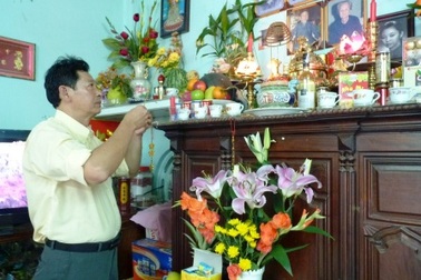 Nhộn nhịp cúng tiễn ông bà ngày mùng 3 