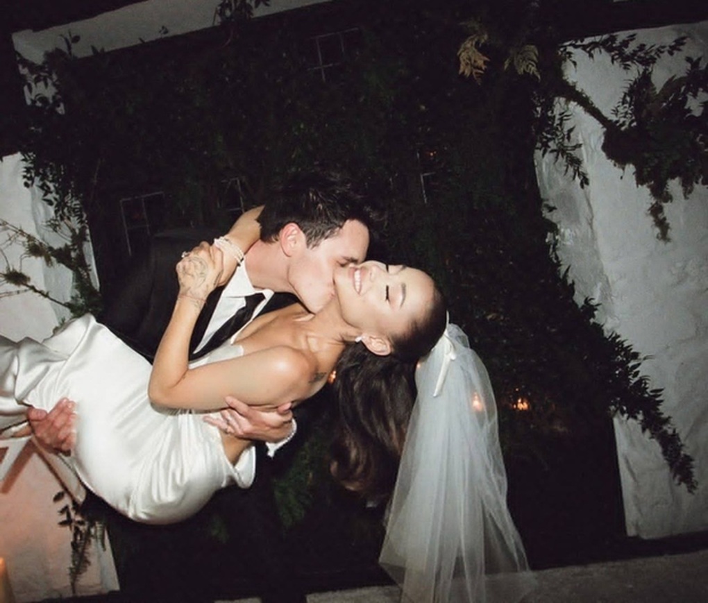 Rộ tin giọng ca vàng Ariana Grande và chồng doanh nhân ly hôn - 2 Rộ tin giọng ca vàng Ariana Grande và chồng doanh nhân ly hôn - 2