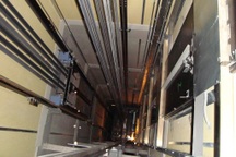 Cô gái rơi xuống hầm thang máy tòa nhà ở Hà Nội, tử vong