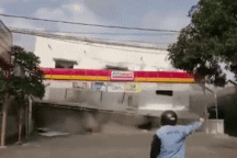 Siêu thị đổ sập trong tích tắc do động đất ở Indonesia