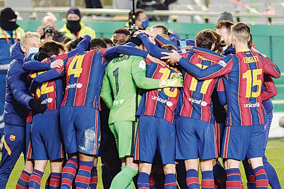 Mâu thuẫn giữa Messi và công thần Barcelona lên đỉnh điểm - 1 Mâu thuẫn giữa Messi và công thần Barcelona lên đỉnh điểm - 1