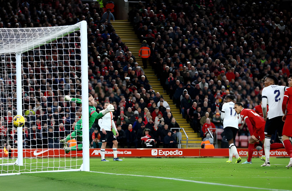 Liverpool thắng đậm Luton, duy trì khoảng cách an toàn với Man City - 2