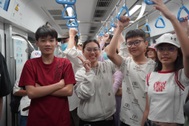 Metro, xe buýt miễn phí đông nghịt người dân TPHCM đi chơi lễ 2/9