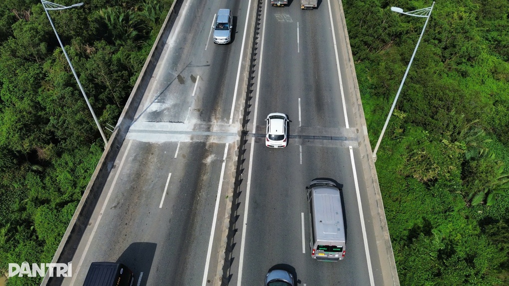 Cao tốc TPHCM thông thoáng sau 10 ngày sửa khe co giãn trên cầu Long Thành - 2