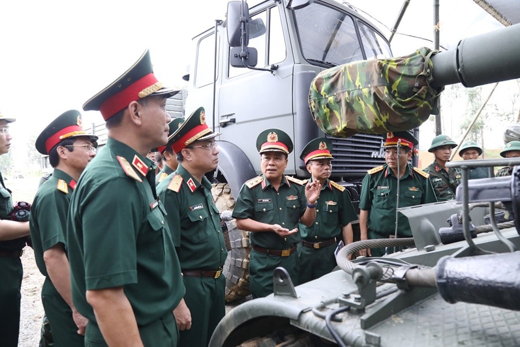 Bảo đảm tình trạng tốt nhất cho phương tiện tham gia diễu binh, diễu hành - 1 Bảo đảm tình trạng tốt nhất cho phương tiện tham gia diễu binh, diễu hành - 1